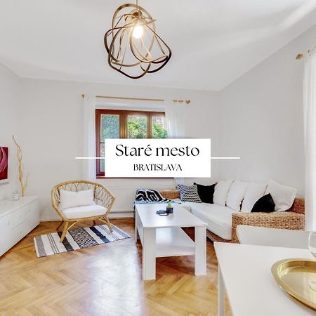 Stylish Historical Apartment + Backyard Bratislava Exterior foto