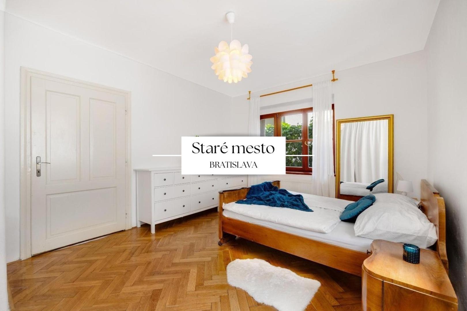 Stylish Historical Apartment + Backyard Bratislava Exterior foto