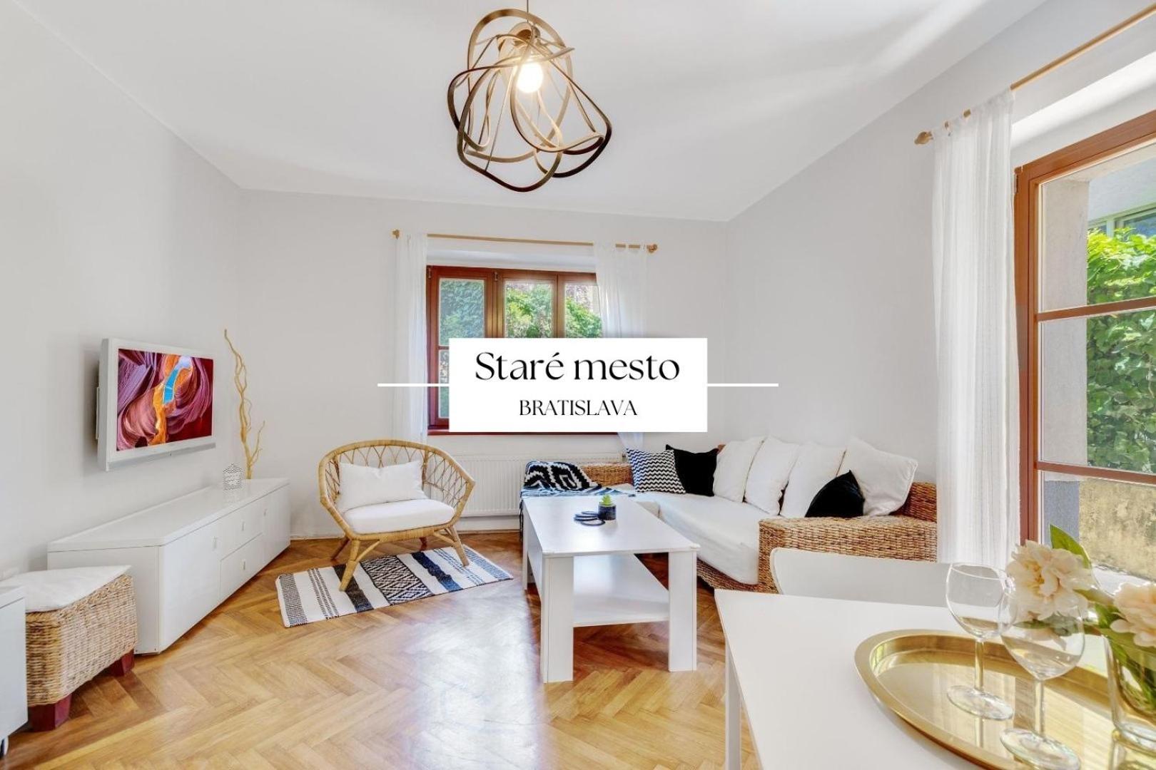 Stylish Historical Apartment + Backyard Bratislava Exterior foto